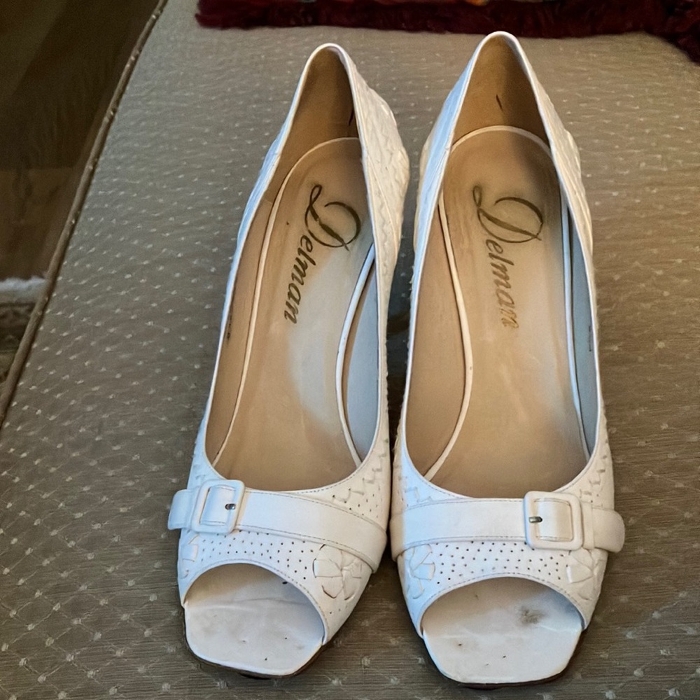 Delman white leather open toe woven high heels w/stacked wood heel, sz. 9.5
